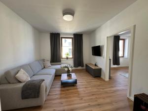 a living room with a couch and a table at Ferienwohnungen zum Goldgräber in Bernkastel-Kues