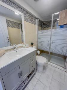 Bilik mandi di Sea Breeze Oasis