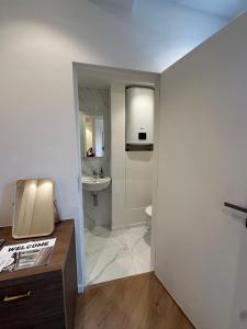 Koupelna v ubytování Hotel Room - Centrum Ghent Leie
