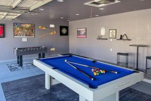 Τραπέζι μπιλιάρδου στο Fenced Backyard Oasis Pet-Friendly Avondale Home