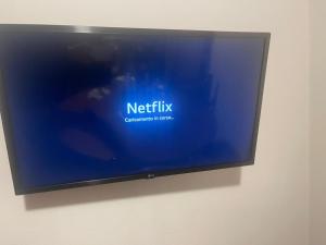 a flat screen tv hanging on a wall at Garden Guest House in Pisa