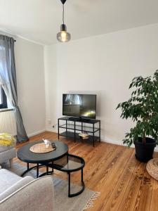 Et tv og/eller underholdning på Komfortable Stadtwohnung mit Terrasse