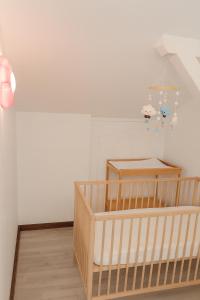 Postel nebo postele na pokoji v ubytování Lodges du Fort Lodge Arthur 4 à 8 personnes + 12 fotografií