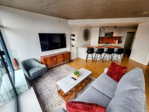 a living room with a couch and a kitchen at Historic Downtown Escape in Vancouver