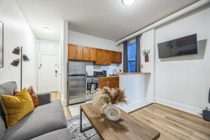 Kuchyň nebo kuchyňský kout v ubytování Quaint and Cozy Center City 1BR that Sleeps 4 + 7 fotografií