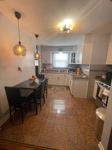 a kitchen with a dining room table and chairs at Lasourceodan in Elmont