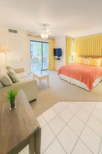 a large bedroom with a bed and a couch at Players Club Resort in Hilton Head Island