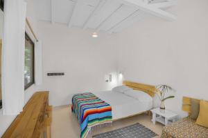 a white bedroom with a bed and a couch at Casas Teresa Mar in Santa Teresa Beach +58 photos