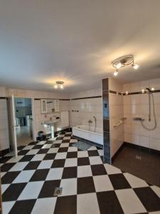 ห้องน้ำของ Ferienwohnung am Nissberg Grünau im Almtal