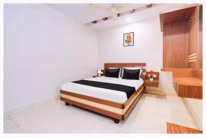 a bedroom with a bed in a room at Hotel Kanika Palace Near Railway Station in Cuttack
