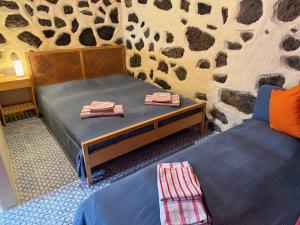 En eller flere senge i et værelse på Finca Las Canitas - Ferienhaus Teneriffa + 55 billeder