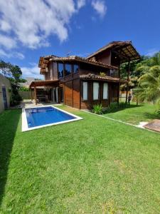 a house with a swimming pool in the yard at Casa da Karina in Arraial d'Ajuda