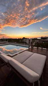 Bazén v ubytování sunsteps casa holbox nebo v jeho okolí