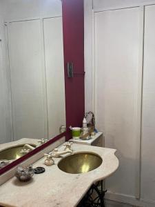 a bathroom with a sink and a large mirror at La Casona de Emilia in Corrientes