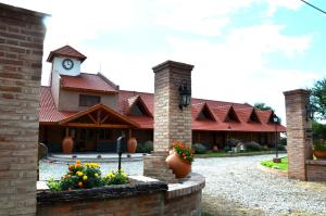 un edificio con una torre de reloj encima en Lauquen Pilmaiquen y spa en Merlo