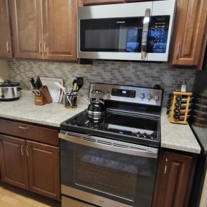 Η κουζίνα ή μικρή κουζίνα στο Alaska Family Fun - 4 Bedroom