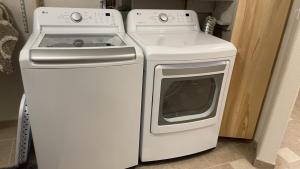 a stove and a refrigerator in a kitchen at R and R Hideaway Suite in Hamilton Acres