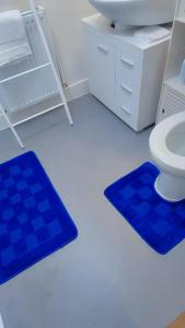 Koupelna v ubytování Kidbrooke station Greenwich studio flat near O2 & London Bridge + 10 fotografií