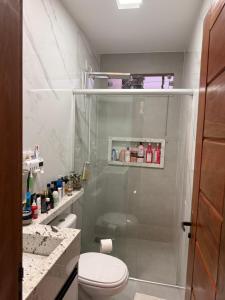 Ένα μπάνιο στο Cop 30 Casa confortavel comfortable house +44 φωτογραφίες