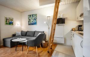 Η κουζίνα ή μικρή κουζίνα στο Stunning Apartment In Bogense With Wifi