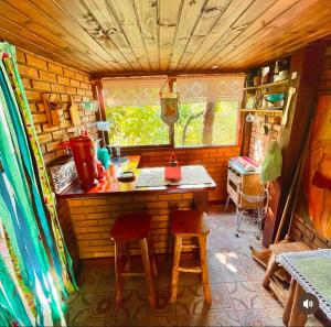 a small kitchen with a table and chairs in a room at Hospedagem EXCALIBUR in Visconde De Maua