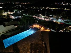 an overhead view of a swimming pool at night at Puna Horizon apartment in Punaauia