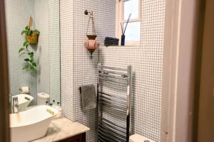 Ένα μπάνιο στο Designer Flat in Bethnal Green +21 φωτογραφίες
