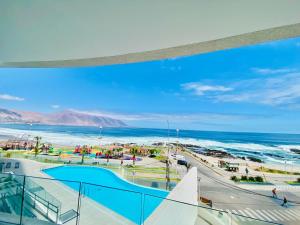a view of a skate park and the ocean at Deapartamento al Océano-Primer Linea ,Península Cavancha in Iquique