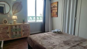 a bedroom with a bed and a dresser and a window at Apartamentos Commodore Bay Club in San Andrés