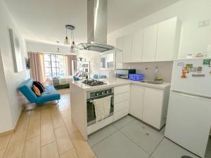 a kitchen with a refrigerator and a stove top oven at Nuevo departamento exclusivo a un paso de San Isidro in Lima