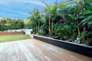 Κήπος έξω από το Sweeping Ocean Views Pet Friendly