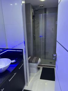 Koupelna v ubytování Cobertura frente mar , um andar , na Marina Piratas com estacionamento gratuito