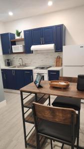 Η κουζίνα ή μικρή κουζίνα στο Blue Loft305 +4 φωτογραφίες