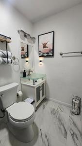 Ένα μπάνιο στο Blue Loft305