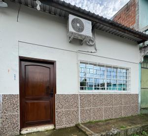a house with a door and a air conditioner at Emmitas room in Juayúa