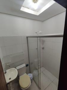 a bathroom with a toilet and a sink at Suíte Nazaré in Belém