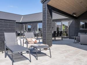Patio nebo venkovní prostory v ubytování 5 star holiday home in Idestrup