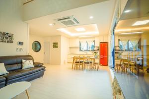 Posezení v ubytování Aewol Yusuam Shell Hansion