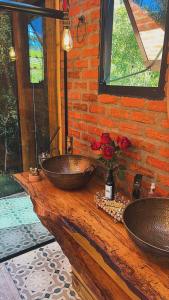 a bathroom with two sinks on a wooden counter at Cabana Refúgio Barn in Caxias do Sul