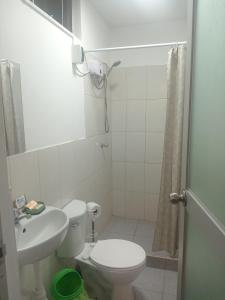 Ванная комната в Casa Vernaza - Zona residencial - Aeropuerto 5 min