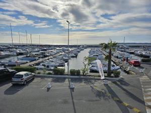 a bunch of boats parked in a marina at Ravissant T2 aux Issambres avec Piscine et Climatisation - FR-1-768-126 in La Garonnette-Plage