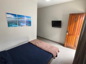 Un pat sau paturi într-o cameră la Pousada Riviera & Itaguaré com piscina climatizada!