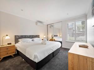 a bedroom with a large bed and a mirror at 63CapeView Geographe bay in Broadwater