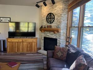 Televisyen dan/atau pusat hiburan di 8750 Trappers Crossing condo