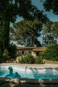 Πισίνα στο ή κοντά στο Family Home With Pool Near Lake Salagou