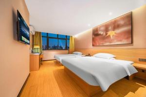 Μια τηλεόραση ή/και κέντρο ψυχαγωγίας στο IU Hotel Zhengzhou Erqi Wanda Plaza Daxue Road Branch