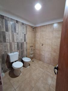 a bathroom with a toilet and a sink at La Esquina in Paraná +13 photos