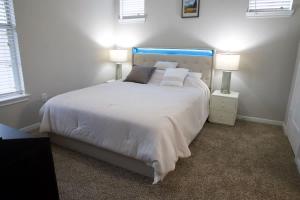 Voodi või voodid majutusasutuse Modern 1BR Retreat in the Heart of Magnolia toas +17 fotot