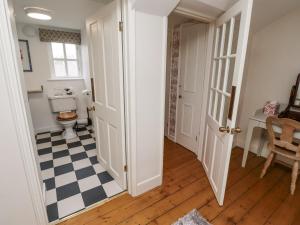 a bathroom with a toilet and a checkered floor at Peary House in Ingram +63 photos