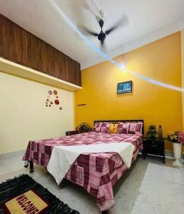 Ένα ή περισσότερα κρεβάτια σε δωμάτιο στο Sangrag Homestay